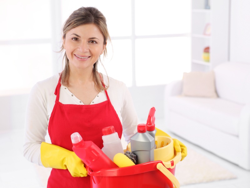 Por qué acudir a una empresa de ayuda a domicilio para contratar una empleada de hogar